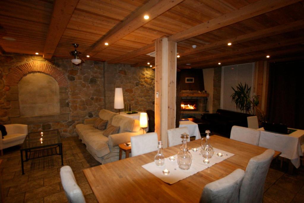 Hotel La Placa Garriguella Eksteriør bilde