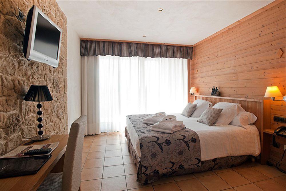 Hotel La Placa Garriguella Eksteriør bilde