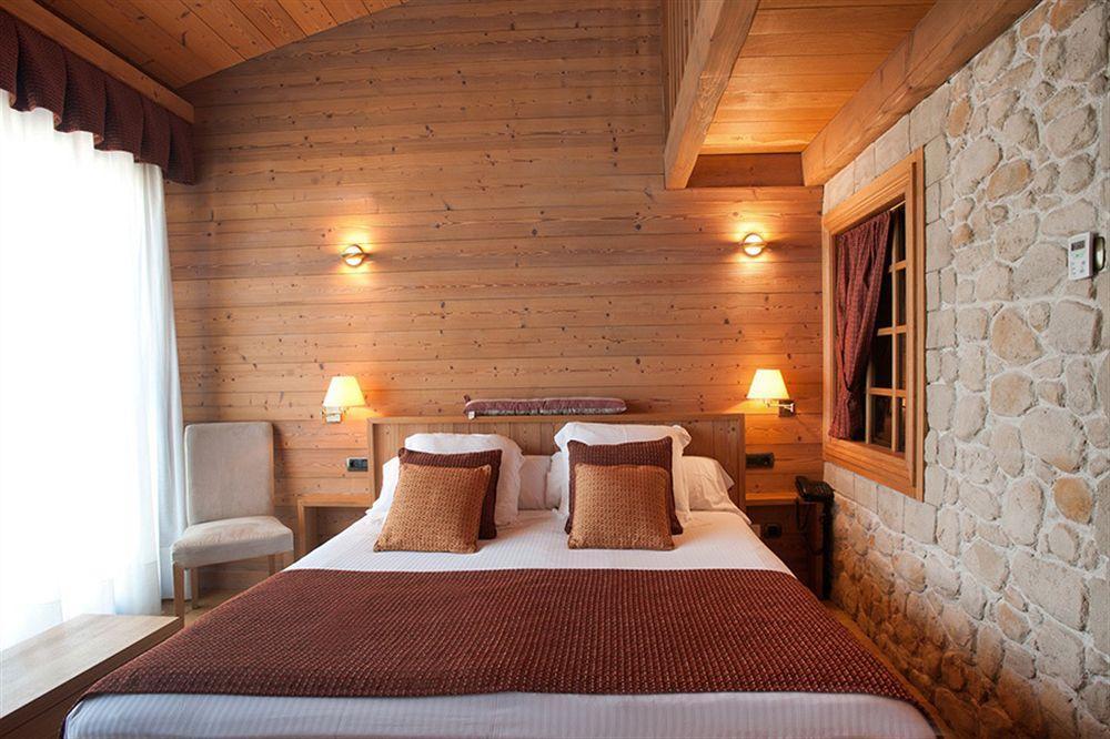 Hotel La Placa Garriguella Eksteriør bilde