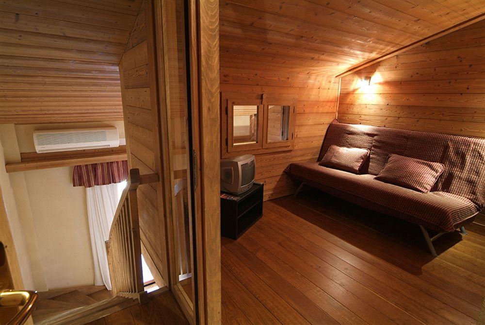 Hotel La Placa Garriguella Eksteriør bilde