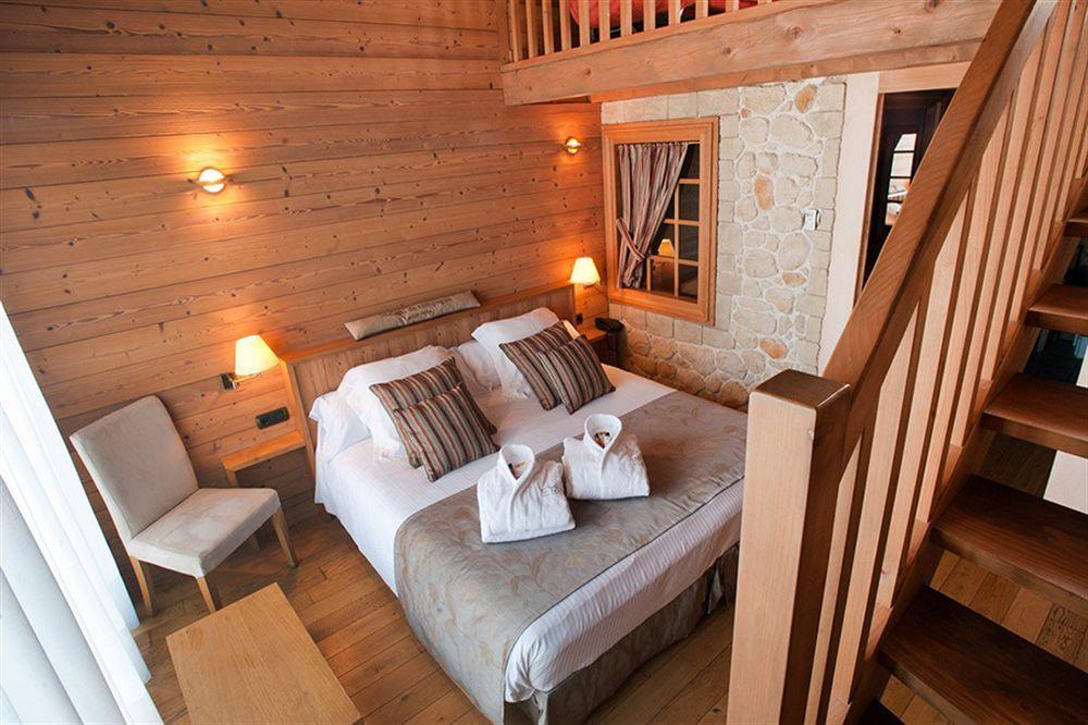 Hotel La Placa Garriguella Eksteriør bilde