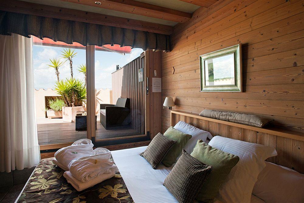 Hotel La Placa Garriguella Eksteriør bilde
