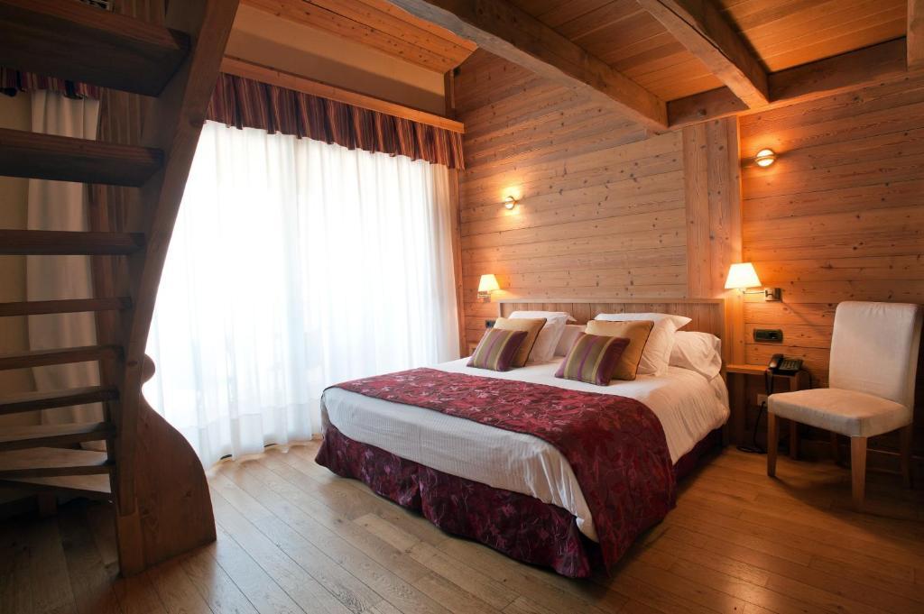 Hotel La Placa Garriguella Eksteriør bilde