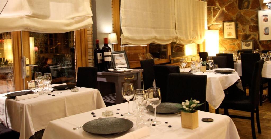 Hotel La Placa Garriguella Eksteriør bilde